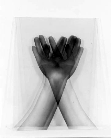 Véronique Sablery, l’Apparition, 2003. 32 x 44 cm. Photo sur plan film et plaque de verre.
