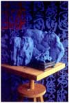 Fabienne Verdier, Pierres de méditation bleu sur calligraphie cobalt, Installation Taiwan, 1997.